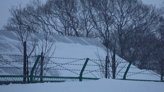 (‘A`) 北海道で見られる太陽光発電所、雪がかぶり凍り付く　※北海道知事、政府の原発政策に反対表明「再エネの主力電源化を進める」