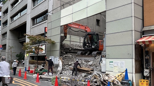 【衝撃】 東京都港区浜松町 駅前の解体現場、、、専門家も絶句